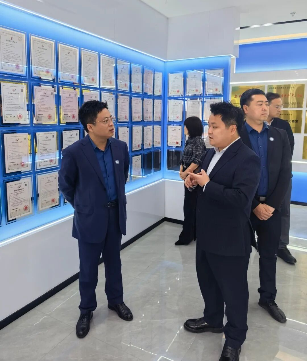 青商聚力 质领未来—河南省青年商会走进海瑞正检测