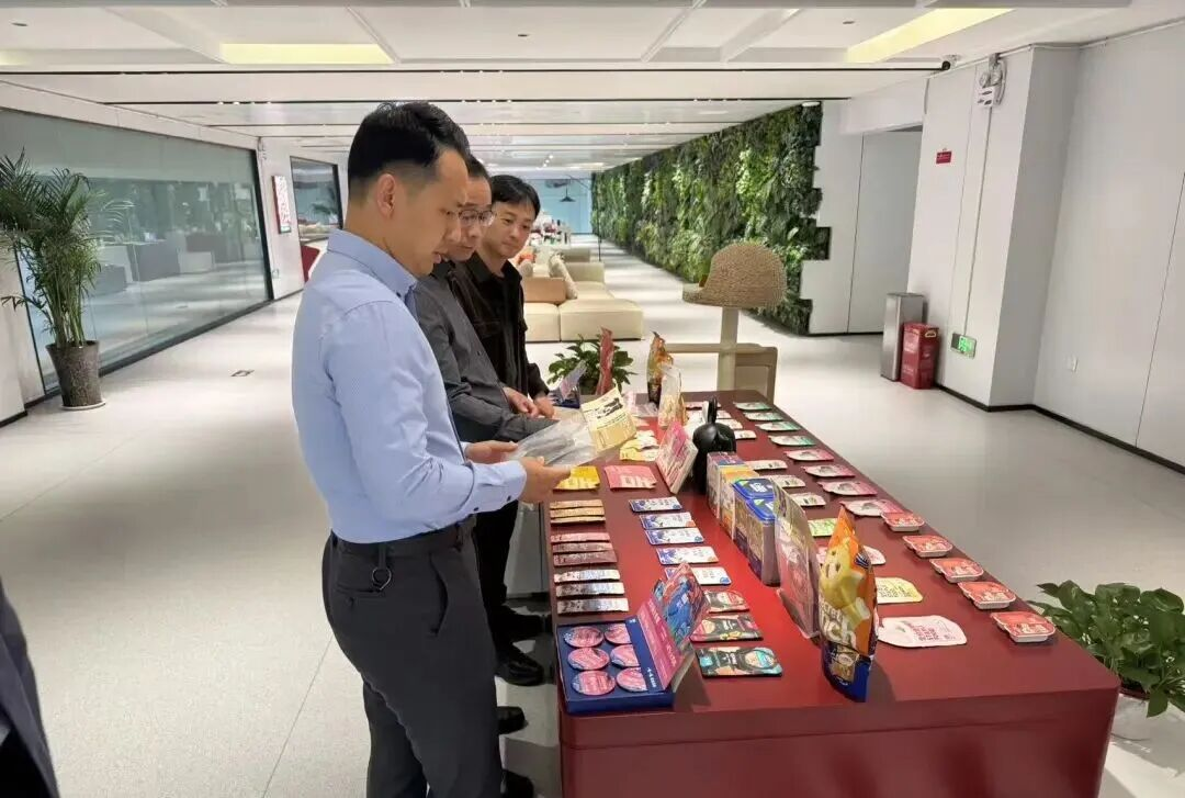 华英农业考察组赴漯河市中誉宠物食品公司参观考察